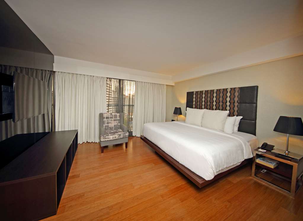Oriental Hotel 4*